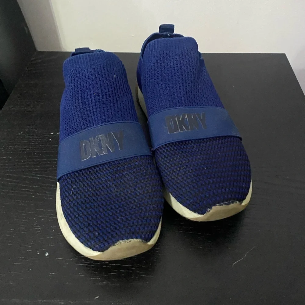DKNY Boys Slip On Sneakers shoes Navy Size 5 - Picture 1 of 5
